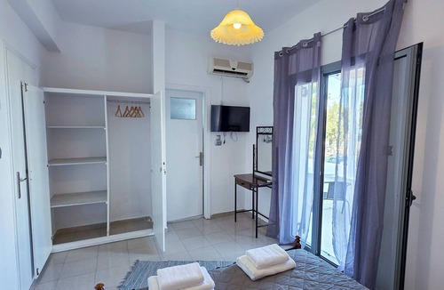 Santorini Hotel | Deluxe King Room