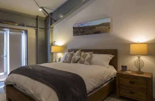 Wilbur Springs Apartment | Deluxe King Room on Winery & Vineyard Property