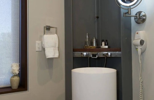 Wilbur Springs Hotel | Deluxe Suite, Private Patio Overlooking Vineyard & Winery Property