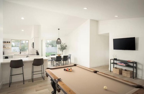 Longmoor Estates House | Desert Bliss Villa- Pool, Putting Green, & Pool Table