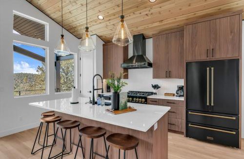 Orderville House | Desert Canyon Casita Near Zion Hot Tub Views