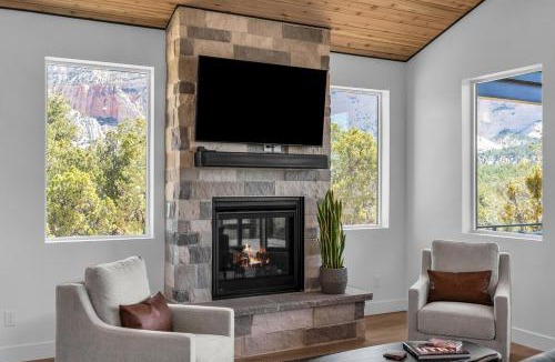 Orderville House | Desert Canyon Casita Near Zion Hot Tub Views
