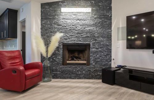 San Tan Valley House | Desert getaway retreat pool spa billiards bbq