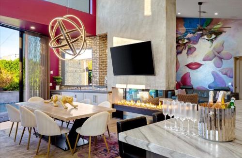 Southwest Village House | Desert Luxe Entertainers Delight!walk To Oldtown