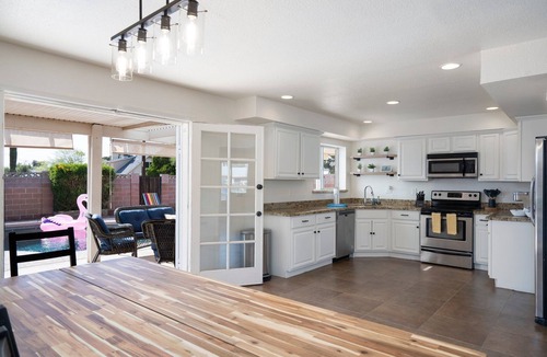 Tempe Gardens House | Desert Paradise w/2 masters, pool, & golf