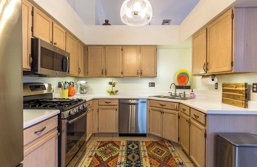 Tortolita House | Desert Ranch Retreat - Pet-friendly, Mountain Views & Great Amenities