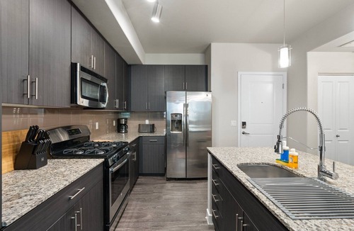 Riverside Apartment | Designer Pink Oasis Sky Lounge, Pool & Near ASU