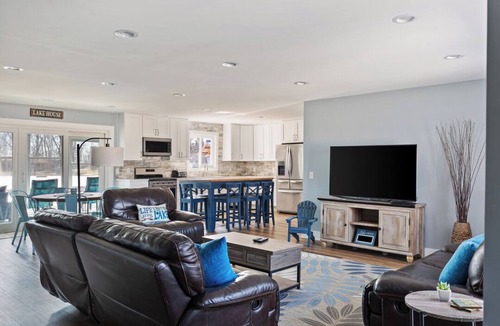 Cassopolis House | Diamond View Bay Getaway | Dock | Beach Toys