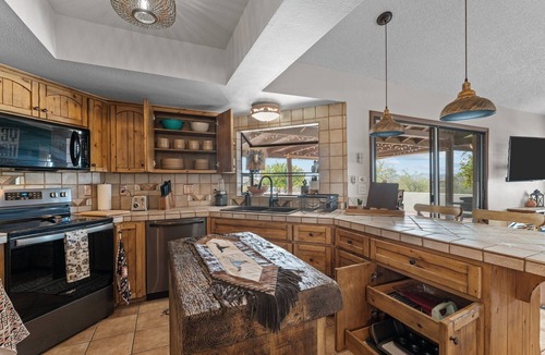 Wickenburg House | Diamondback Ranch - Horse Stalls + RV Hookups