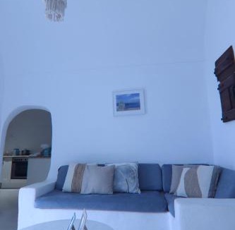 Exo Gonia Villa | Dionysos Cave Villa with Plunge Pool Near Wineries