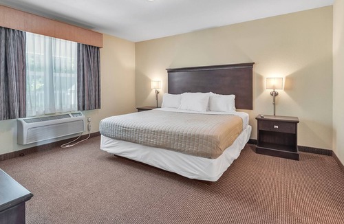 Kelleys Island House | Discover the Pristine Cunningham Suite at Kelleys Island 221