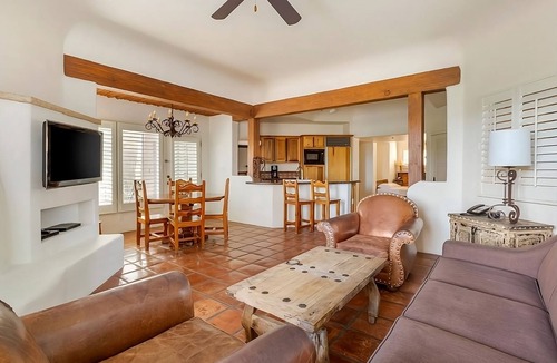 Cave Creek Hotel | Discover Your Retreat! Full Kitchen, Swimming Pool, Free Parking!