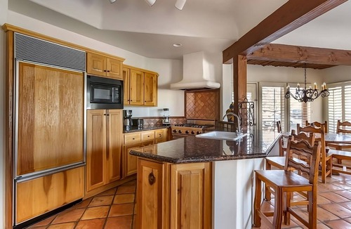 Cave Creek Hotel | Discover Your Retreat! Full Kitchen, Swimming Pool, Free Parking!