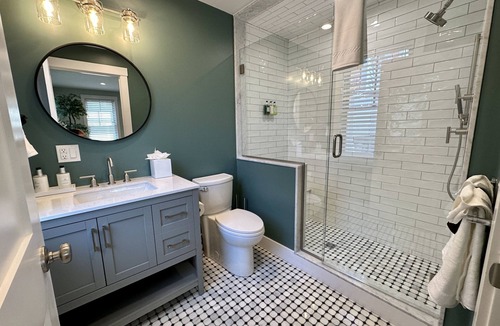 Yachting Village Hotel | Dive into downtown Newport RI magic in this freshly renovated 1BR retreat right off Historic Thames Street! Queen bed, ensuite glass walk-in shower, TV, mini-split AC, off-street parking. Just steps to restaurants & wharfs