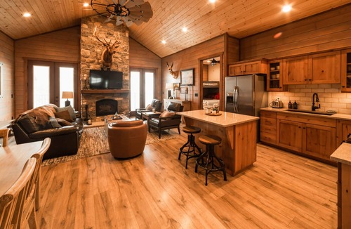 Preston House | DMR Cabin 5 | One-Level | Max Capacity 7