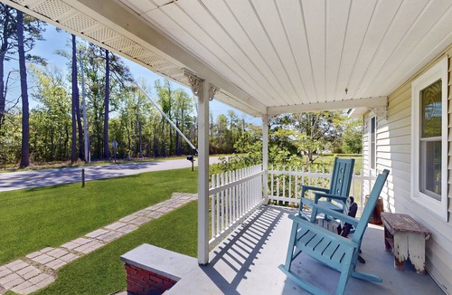 Beaufort House | Dog-friendly coastal home with enclosed yard, gas grill and fire-pit