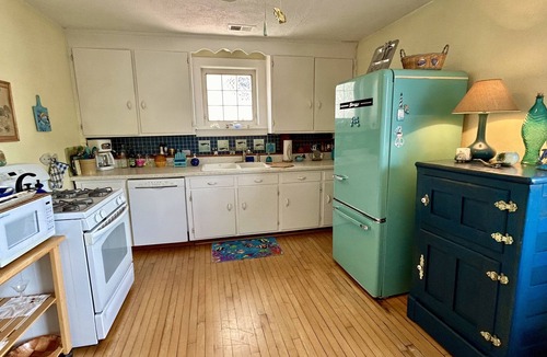 Isle of Palms Cottage | Dog-friendly Cottage! 3/30 night stays year-round! 7 Night/Monthly Discounts!