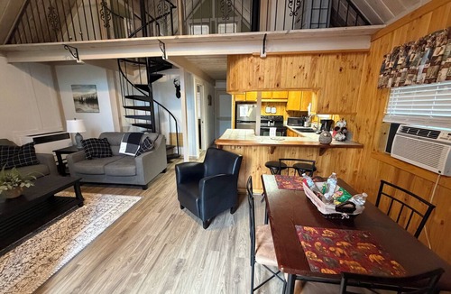 Munds Park Cabin | Dog Friendly Cute cabin on quiet lot with lots of pines.