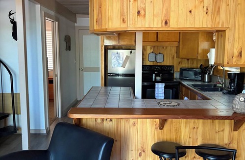 Munds Park Cabin | Dog Friendly Cute cabin on quiet lot with lots of pines.