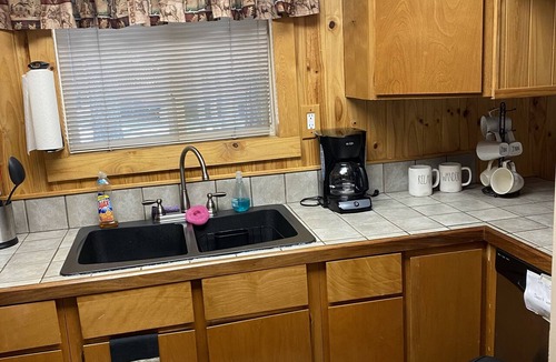 Munds Park Cabin | Dog Friendly Cute cabin on quiet lot with lots of pines.