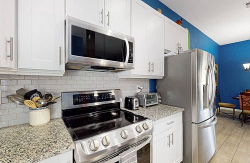 Sun City House | Dog-friendly home with private pool, yoga studio, fitness room & great patio