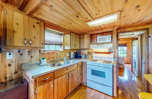 Hector House | Dog-friendly house close to Seneca Lake with firepit, deck, loft, & washer/dryer