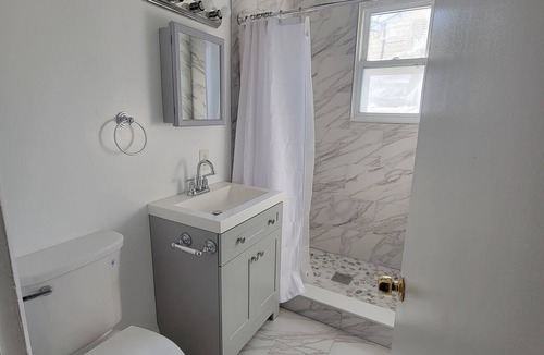 Jefferson Manor House | Dog-friendly house with huge yard in charming Alexandria