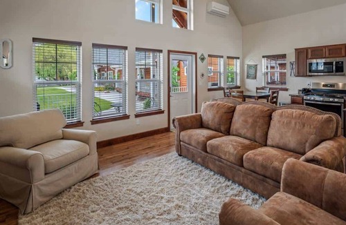 Dover Bay House | Dog Friendly | Marina, Dog Beach & Walking Paths