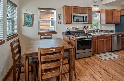 Dover Bay House | Dog Friendly | Marina, Dog Beach & Walking Paths