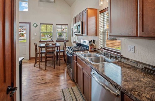 Dover Bay House | Dog Friendly | Marina, Dog Beach & Walking Paths