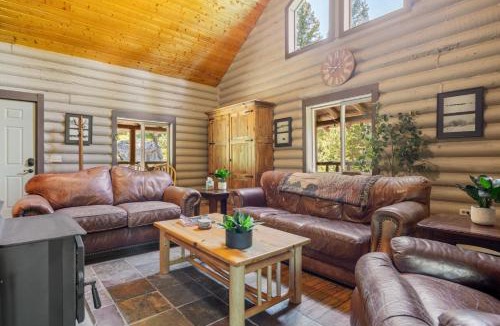 Philipsburg House | Dog Friendly Mountain Cabin with Hot Tub
