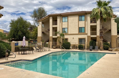 Tucson Condo | Dog-friendly mountain view condo with pool, gym, grill, fireplace, & sunroom