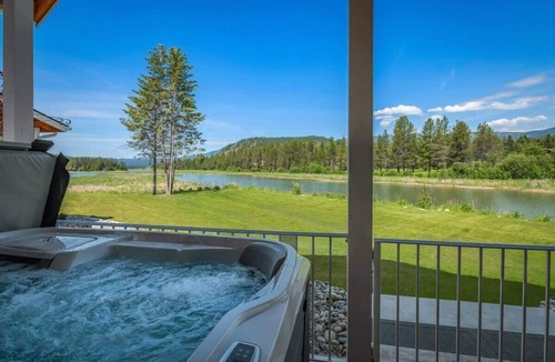 Dover Bay House | Dog Friendly | Private Hot Tub | Marina + Beach