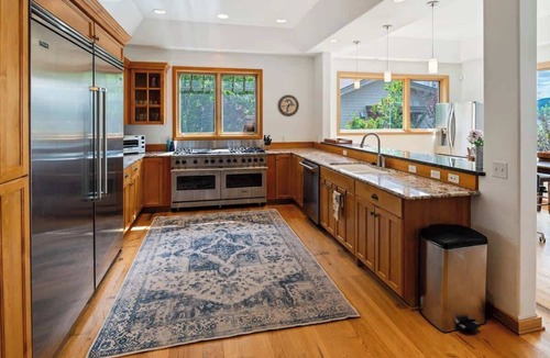 Ponder Point House | Dog Friendly Waterfront Estate - Sleeps 19