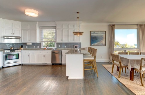 Isle of Palms House | 🐬'Dolphin Manor' ~ OCEAN FRONT, PRIVATE POOL, HOT TUB, PUTTING GREEN ⛳️!