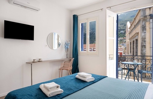 Pedi Apartment | Double 9 Room with Private Balcony, Wi-Fi and Air Conditioning