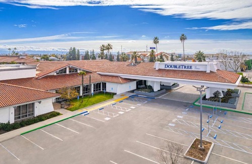 Bakersfield Hotel | DoubleTree by Hilton Bakersfield