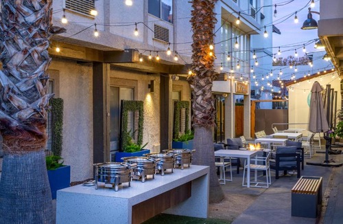 Campbell Hotel | DoubleTree by Hilton Campbell - Pruneyard Plaza