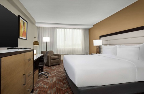Greensboro Hotel | DoubleTree by Hilton Greensboro Airport