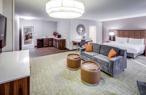 Huntington Hotel | DoubleTree by Hilton Huntington