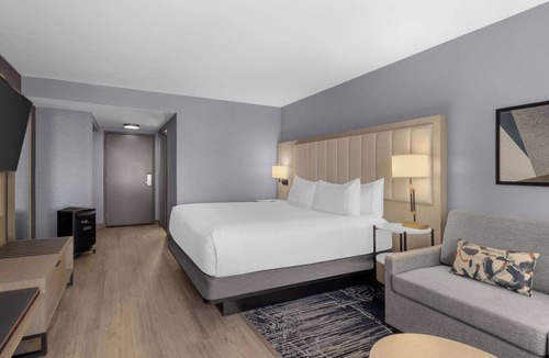 Paradise Hotel | DoubleTree by Hilton Las Vegas Airport