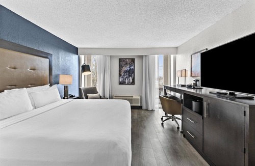 Northeast Raleigh Hotel | DoubleTree by Hilton Raleigh Midtown, NC