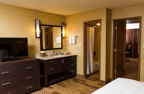 Tucson Hotel | DoubleTree Suites by Hilton Tucson - Williams Center