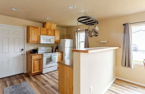 Franklin to the Fort Apartment | Downstairs Neighbor Retreat in the middle of Missoula