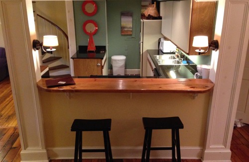 French Quarter House | Downtown 195 East Bay Street: Heart of Downtown Free Garage Parking.