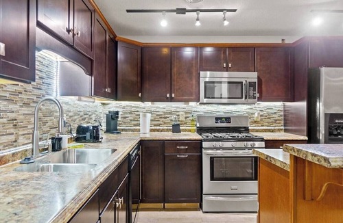 West Central Apartment | Downtown Apartment 4 in Historic Mansion | Ping-Pong & Parking