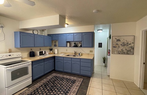 Kingman Cottage | Downtown Cottage-Your adventure awaits!