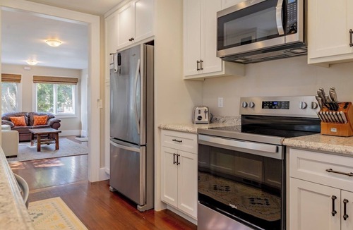 Cody House | Downtown Farmhouse- Near historic downtown Cody, Pet Friendly, Family Home