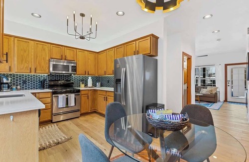 Southside House | Downtown Flag | Immaculate Design | Pet-Friendly!