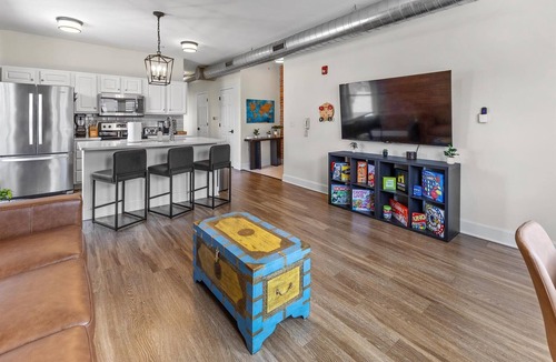 Lockerbie Square Apartment | Downtown Indy - Famous Mass Ave with Balcony